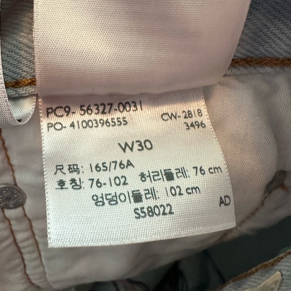 Levi’s Women’s 501 Hella Bloom Floral Embroidered High Rise Shorts (Size 30) - Picture 8 of 10